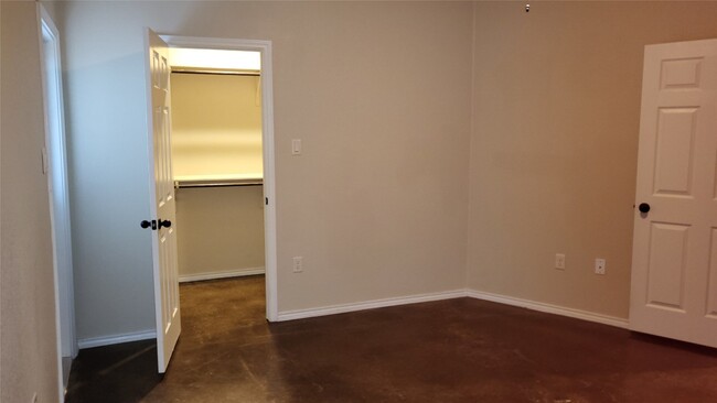 Building Photo - 152 Samuel Dr
