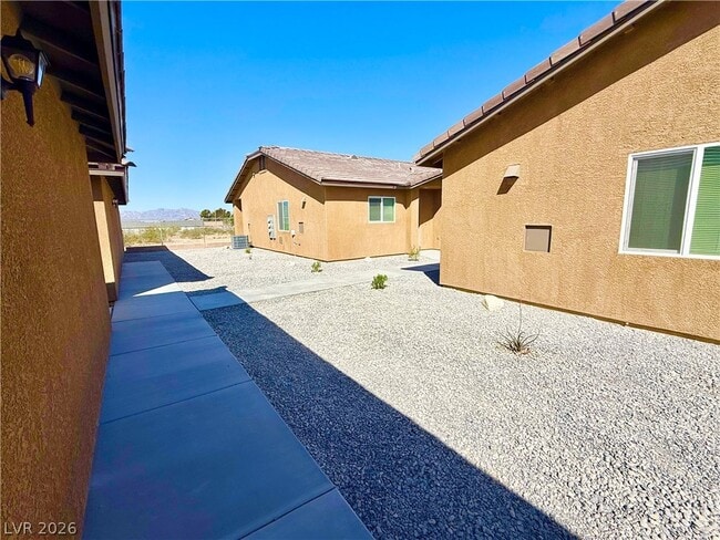 Building Photo - 1081 Quartzite Ave