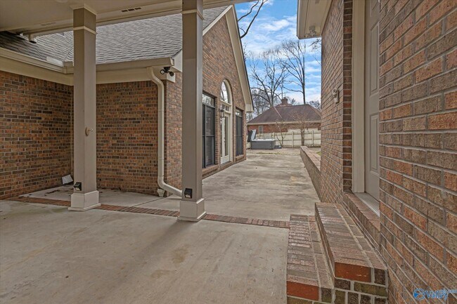 Building Photo - 4818 SE Cv Crk Dr
