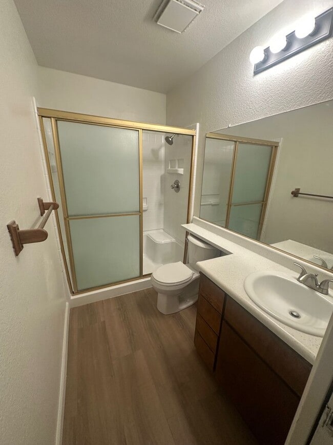 Building Photo - Desirable Duplex Unit with Lincoln Schools