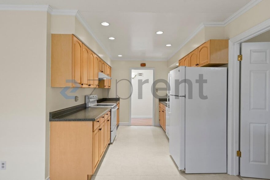 Building Photo - Unit n/a