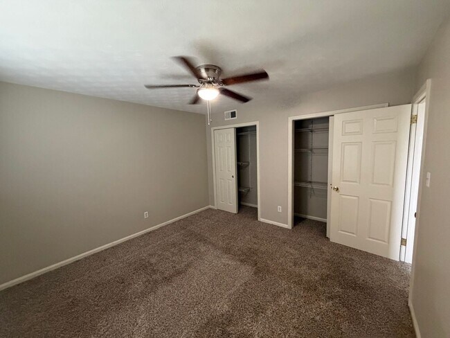 Building Photo - Gorgeous & Spacious Home Now Available