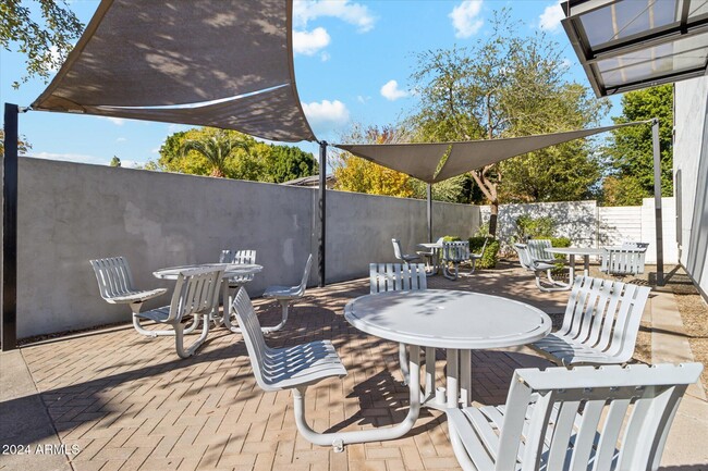 Building Photo - 240 W Missouri Ave