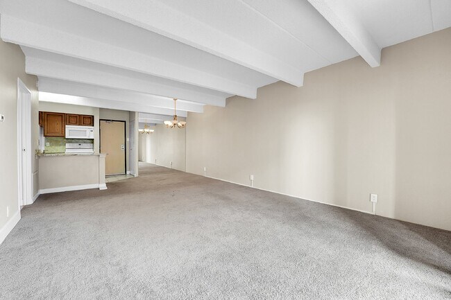 Building Photo - $1,395.00, stunning 1 bed, 1 bath condo in...