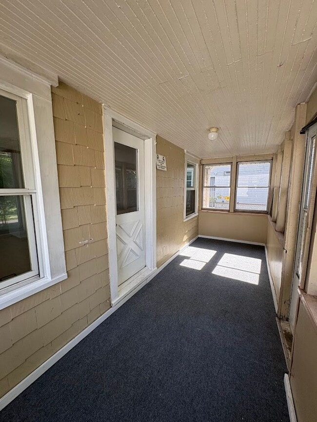 Building Photo - Two bedroom one bathroom home for rent
