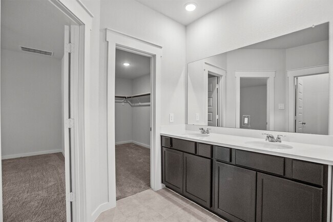 Building Photo - 30290 Kingston Heath Dr