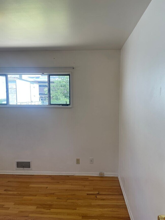 Building Photo - Ranch style home for rent very close to An...