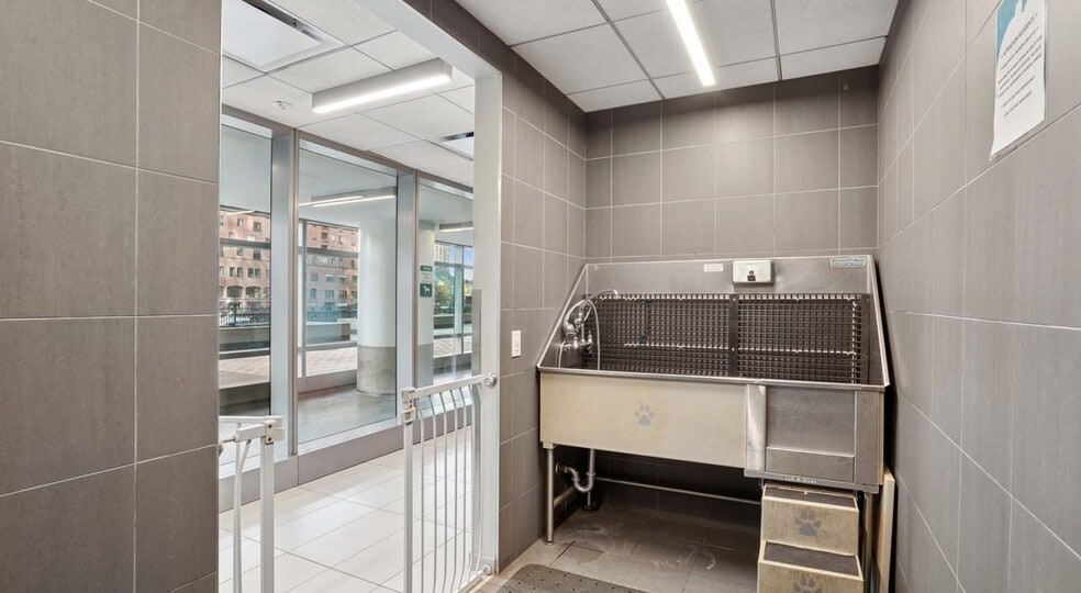 Building Photo - 347 W Wolf Point Plaza