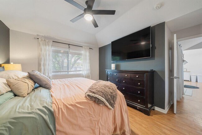 Building Photo - 301 Zebra Dr