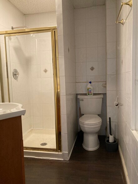 Building Photo - 2002 Maple Ave