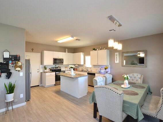 Building Photo - 17901 N Vera Cruz Ave