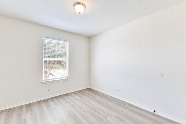 Building Photo - 150 Rummel Dr