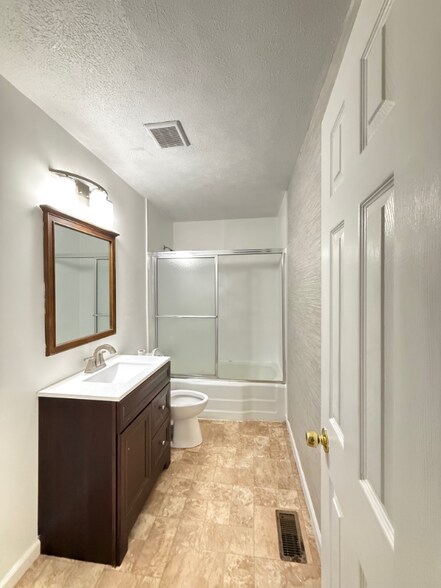 Building Photo - 51 Carey St