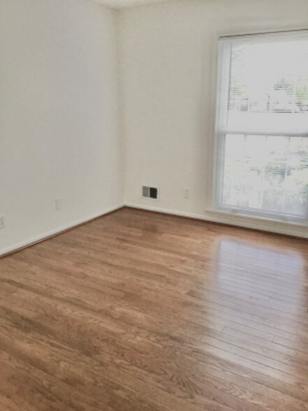 Building Photo - 6801 Chepstow Ct