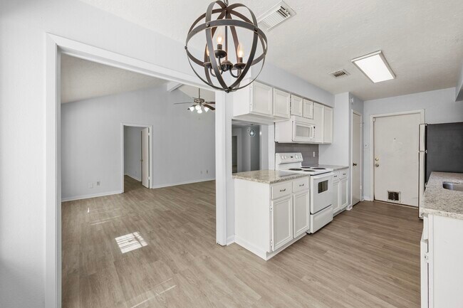 Building Photo - 10231 Gulfstream Ln