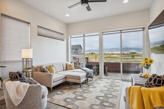 Building Photo - West Longmont 2BDR w/ Mountain Views