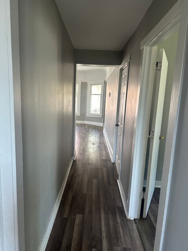 Building Photo - 2109 W 98th St