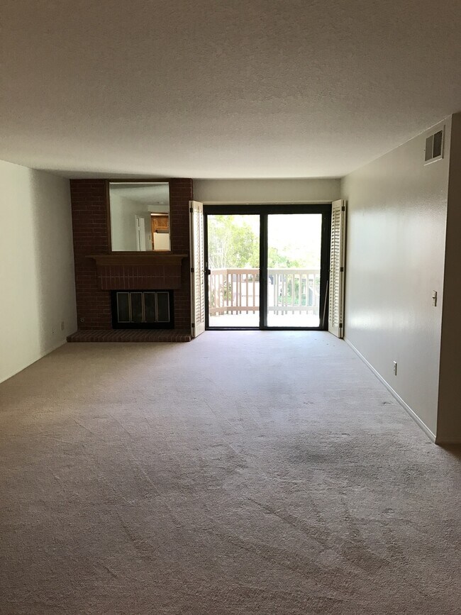 Building Photo - 2BD Condo in Silicon Beach Area Available ...