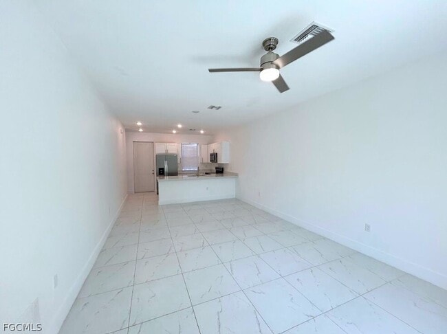 Building Photo - 674 Chemstrand St E