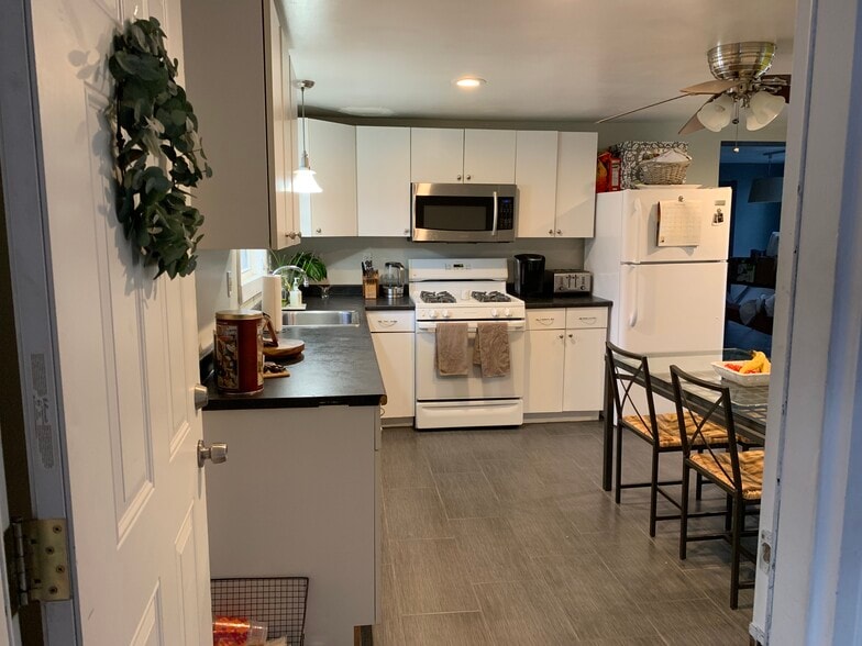 Building Photo - 42 Mechanic St