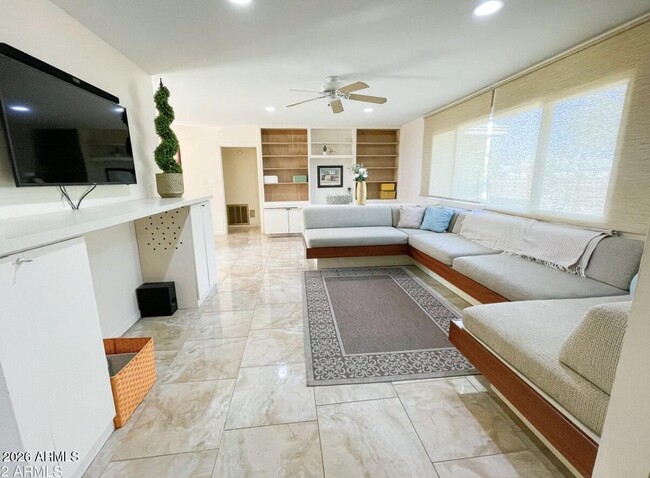 Building Photo - 1255 E Riviera Dr