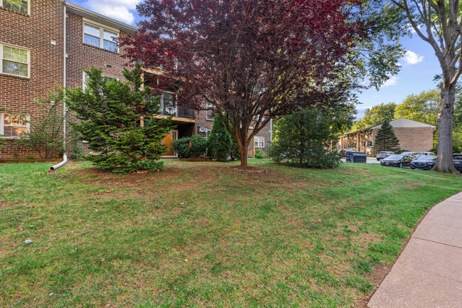 Building Photo - 211 Crocker Dr