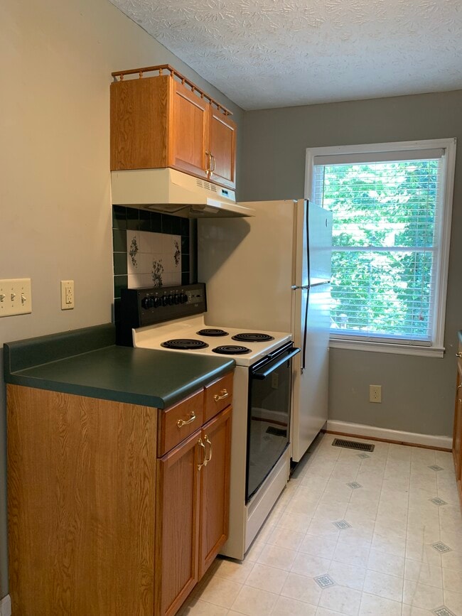 Building Photo - 1740 Brompton Square