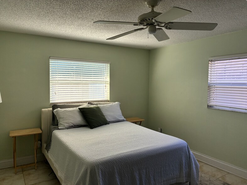 Building Photo - 105 N Bay Hills Blvd