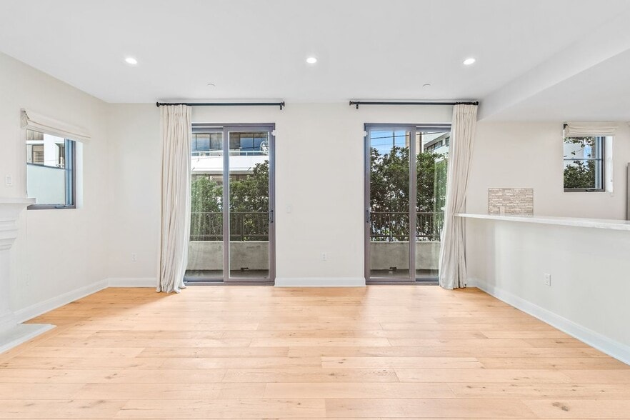 Building Photo - 10647 Ashton Ave