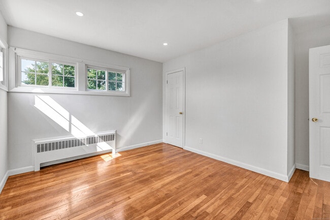 Building Photo - 19 Sunset Dr