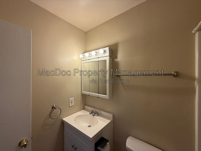 Building Photo - 14611 Earlham Ct