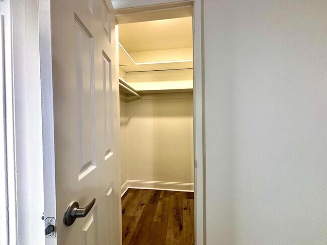 Building Photo - 431 W Camino Real