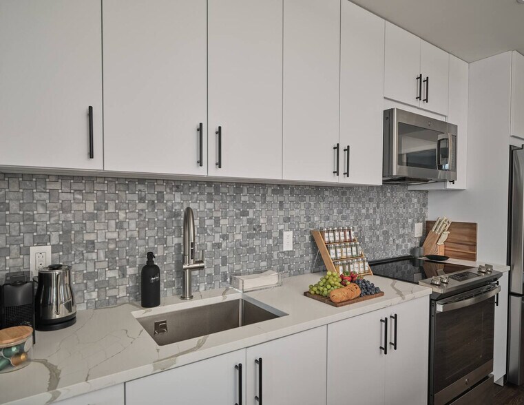 Building Photo - 200 Spring Garden St