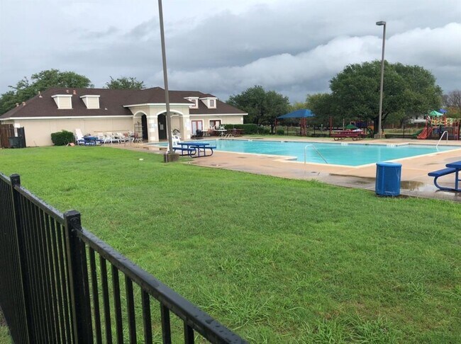 Building Photo - 11224 Dunlop Terrace