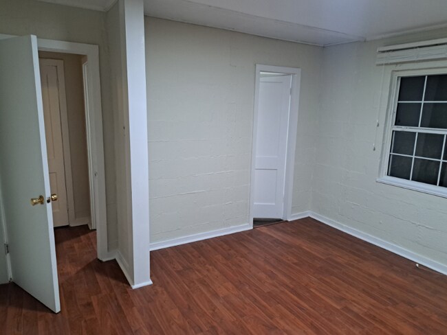 Building Photo - 1502 Pepper Dr