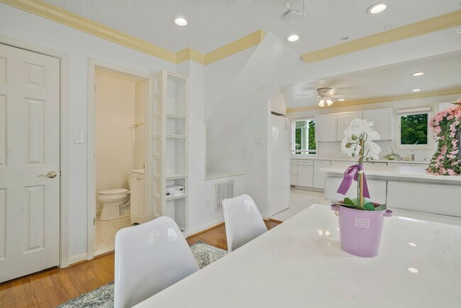 Building Photo - North Arlington 4 BR 5.5 BA Home