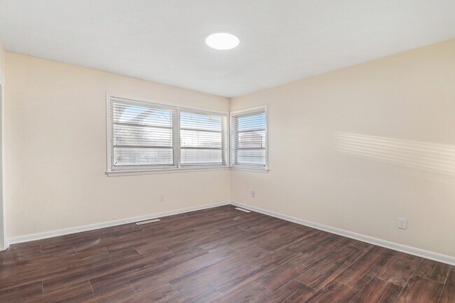 Building Photo - 2703 Langston Dr