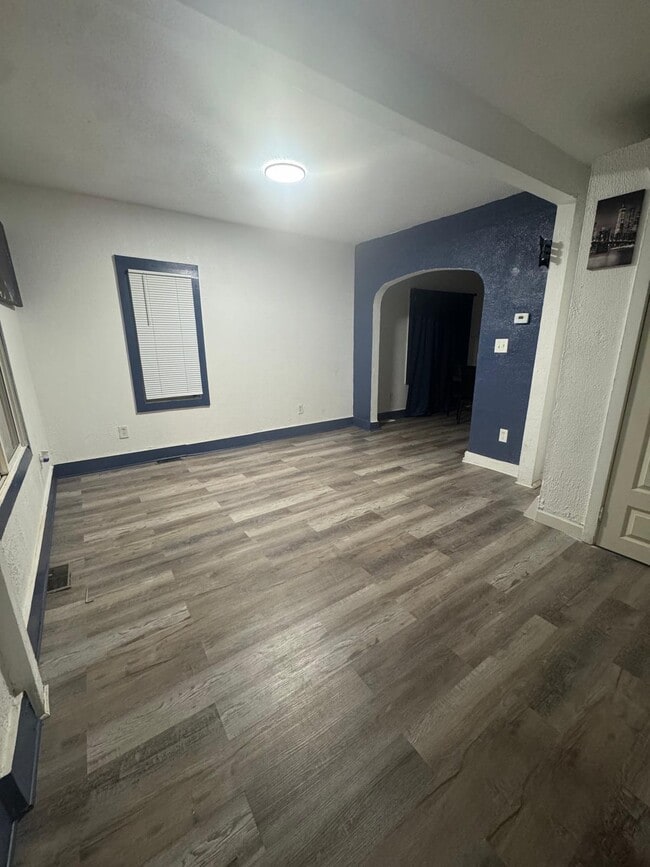 Building Photo - 455 Irwin Ave