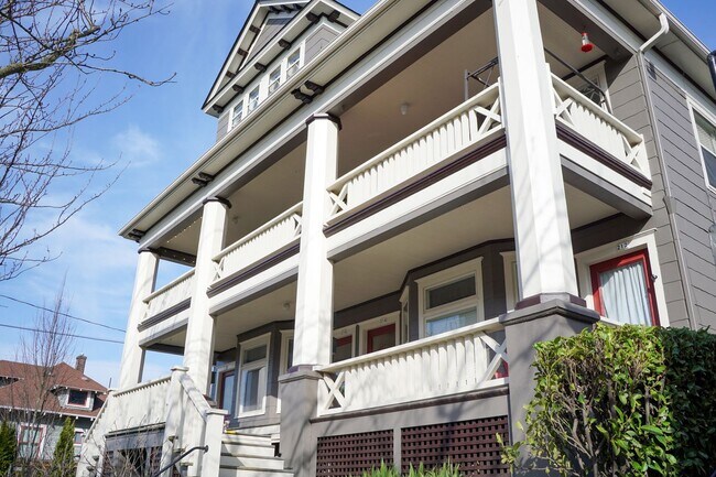 Building Photo - Gorgeous + Spacious 2-Bedroom Flat with Hardwoods, Dishwasher, Fireplace + Etc.!