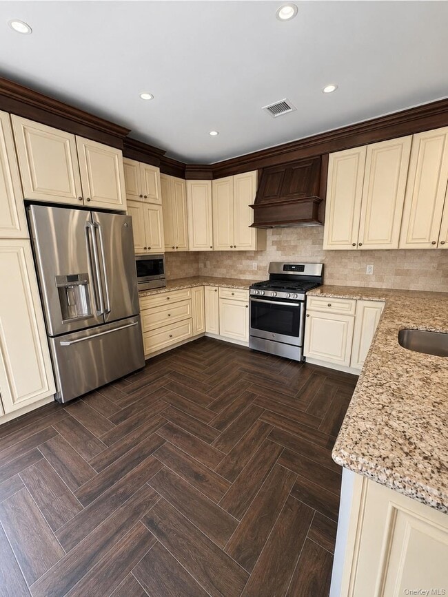 Building Photo - 902 Manor Ln