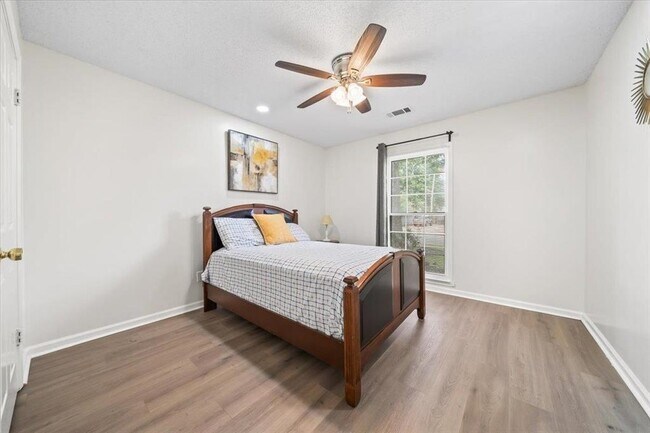 Building Photo - 8429 King William St