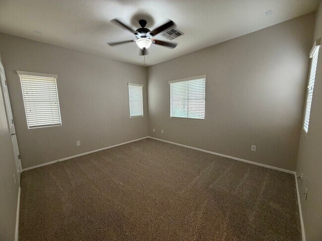 Building Photo - Community pool and a low maintenance yard