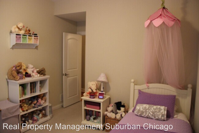 Building Photo - 3 br, 2 bath House - 5536 W. Higgins #1W