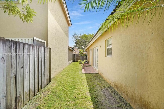 Building Photo - 13950 SW 155th Ct