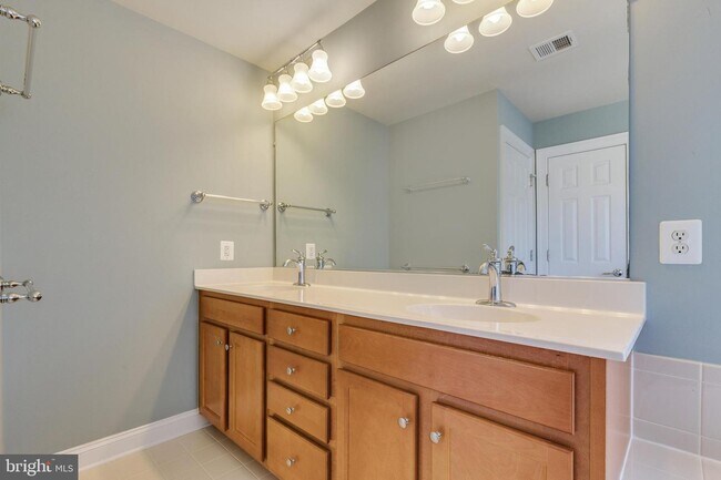 Building Photo - 42668 Keiller Terrace