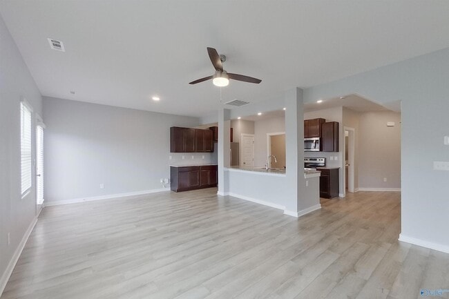 Building Photo - 6405 Upchurch Dr