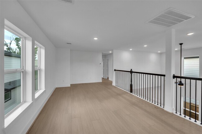 Building Photo - 4320 Avron Dr