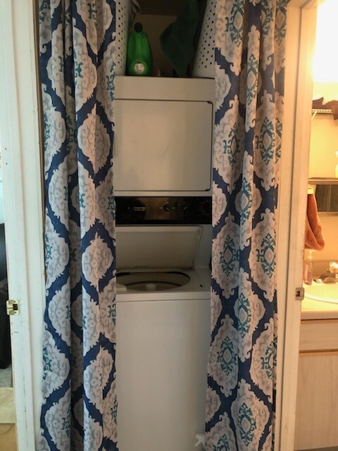 Building Photo - 1645 NE Merman Dr