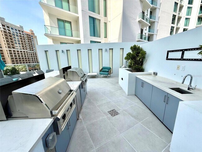 Building Photo - 301 Quay Cmn