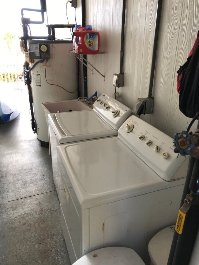 Building Photo - 202 - CA